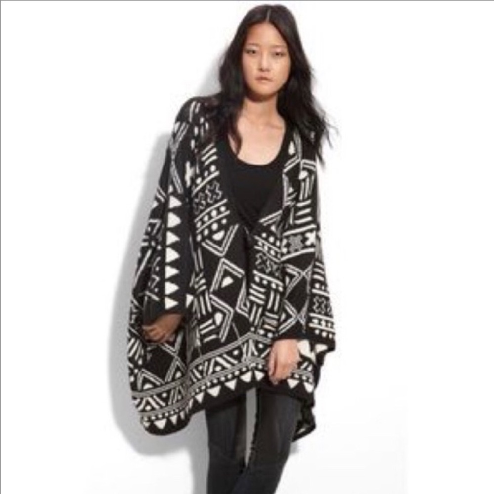 Dolce Vita Baby Alpaca Cape with Sleeves